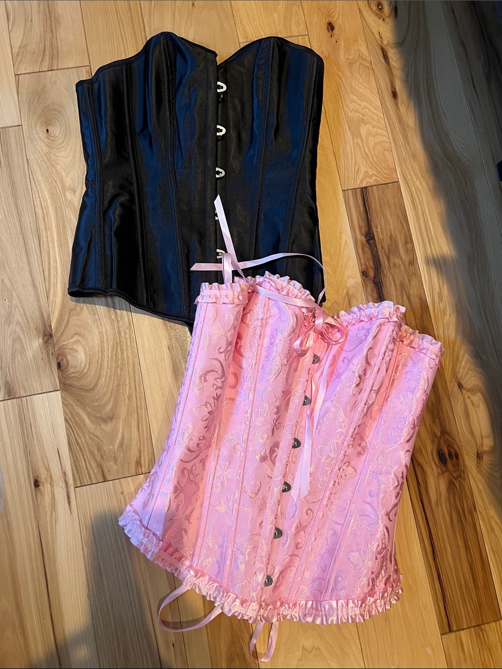7 tops edikted -S, SHEIN- S, lioness-M, Sim&Sam -XS Feminine Structured Bustier - Picture 15 of 16